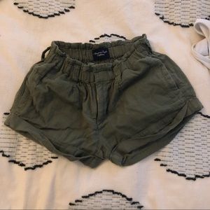 American eagle size 2 green khaki shorts
